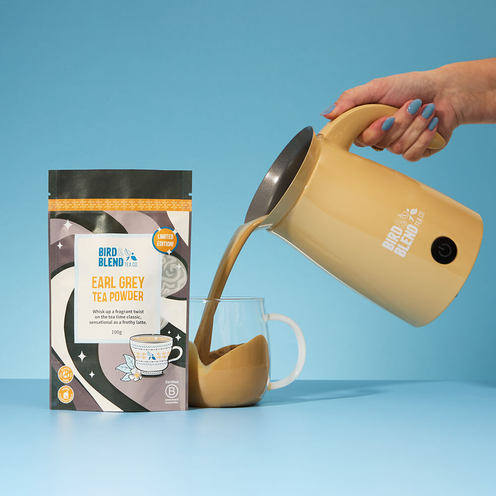 earl grey tea powder pouch and bamboo gloss magic latte whisk pouring hot latte