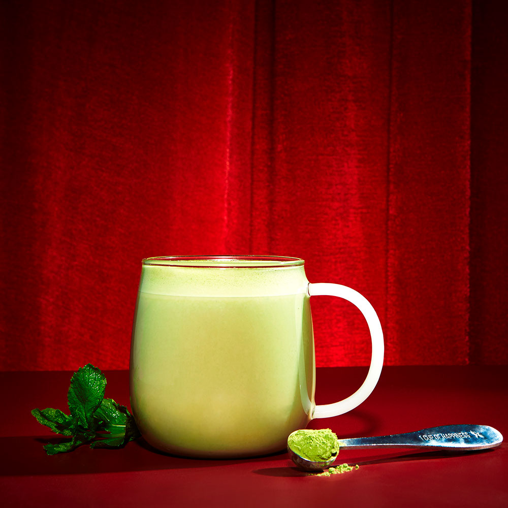  spearmint s'cream matcha tea powder in a perfect matcha spoon & hot matcha latte 