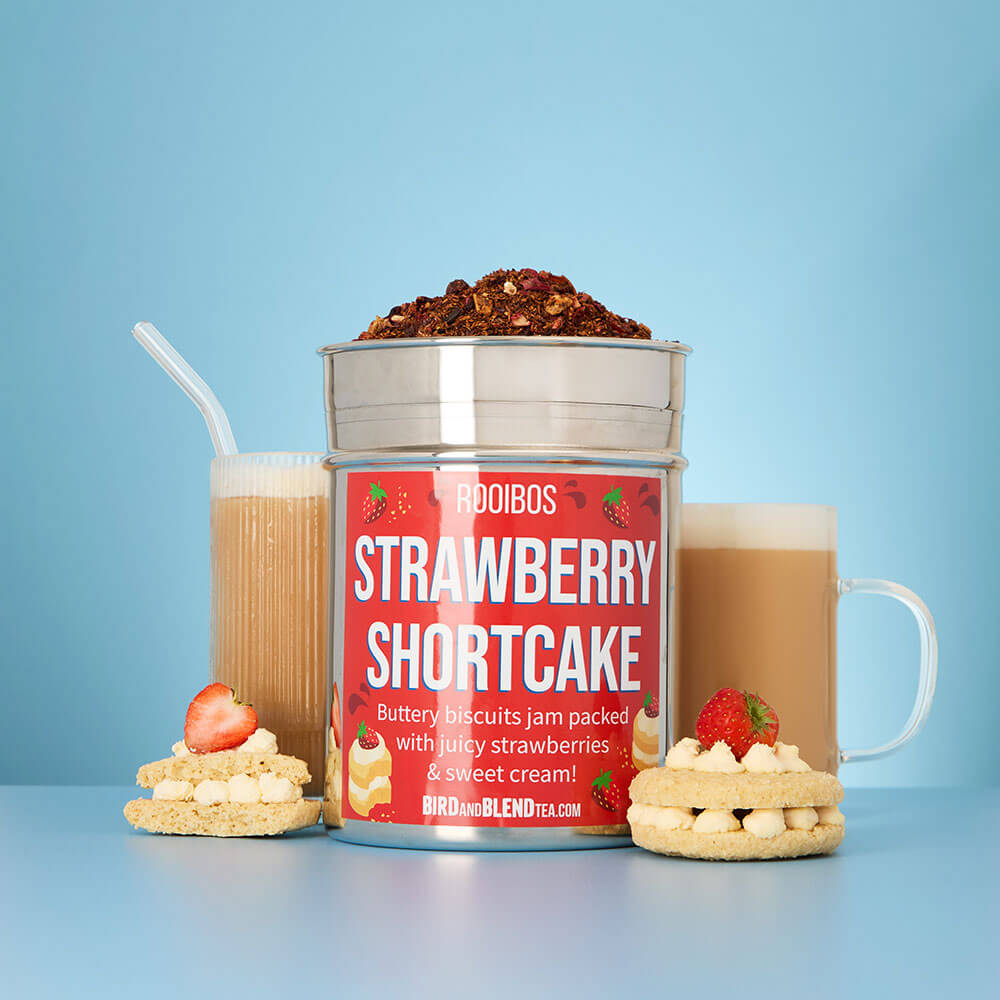 strawberry shortcake biscuit loose leaf tea custom tea tin and strawberry shortcake biscuit hot and iced tea lattes in glass cup and mug